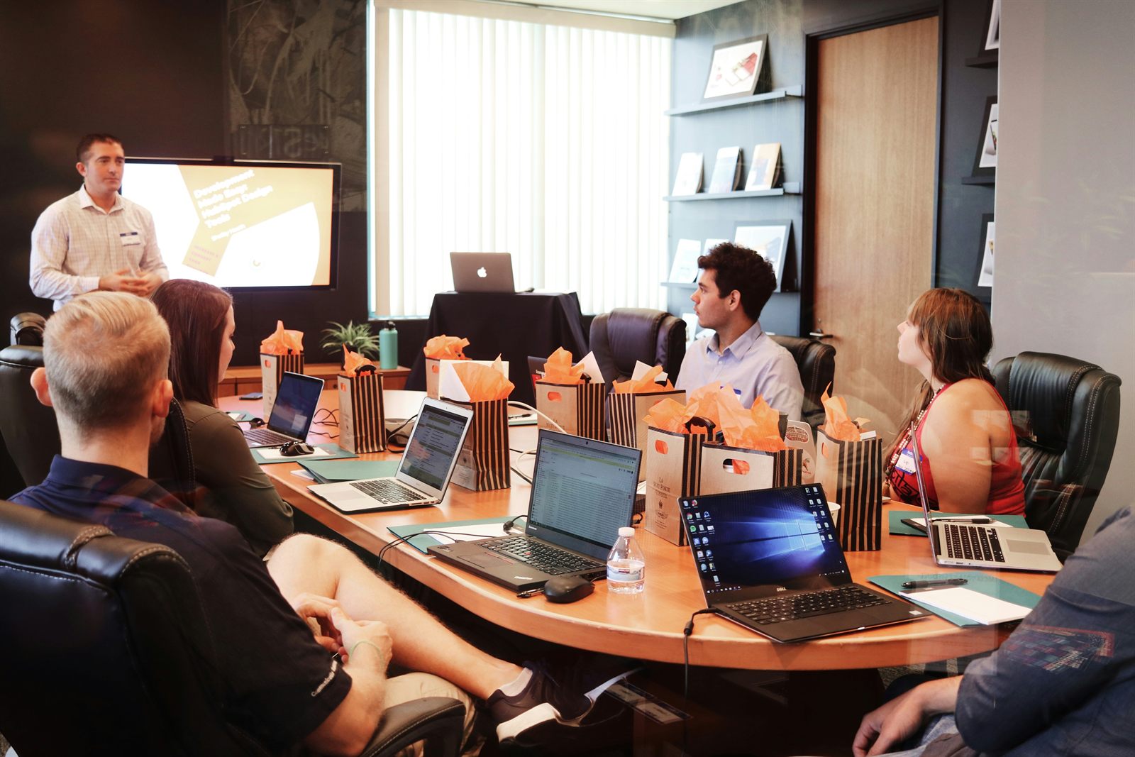 Sales cycle acceleration and commercial conversion analysis